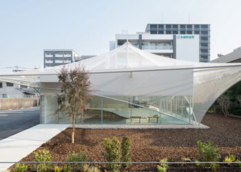 Kengo Kuma Wraps Fukuoka Cafe In Ghostly Mesh Facade