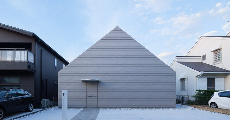 MASA Architects’ Metal-clad Residential Building Reflects Japan’s Changing Skies