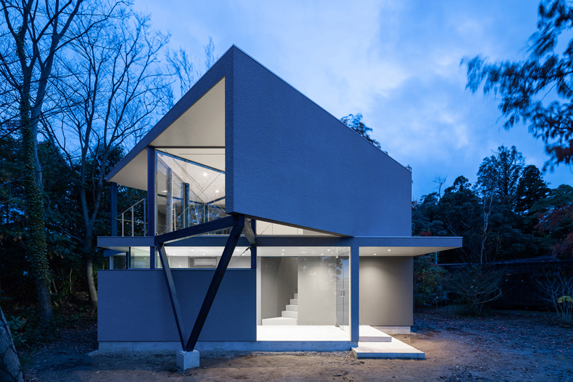 takuyahosokai's cakeshop café with rotating 45° spaces emerges from japanese forest