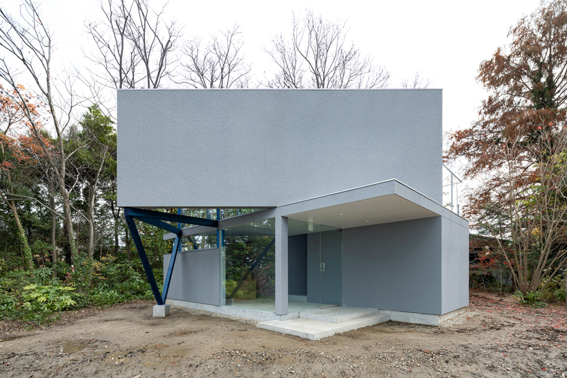 takuyahosokai's cakeshop café with rotating 45° spaces emerges from japanese forest